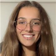 Profesora ofrece apoyo escolar a niñas/os de la ESO, o primaria