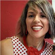 Maestra titulada por en España por la Universitat d'Alacant. Con certificación y capacitación específica para impartir clases de lengua extrangera, como Inglés, Español o lengua Catalana