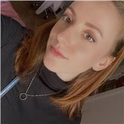 Profesora graduada en Estudios Ingleses y con Máster de profesorado. Experiencia laboral de 3 años con todos los niveles.