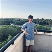 Soy Marcos Ortega, 20, estudiante de 3 de medicina e imparto clases de apoyo escolar a niños y adolescentes que lo necesiten