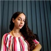 Professora de reforço escolar com experiência presencial com crianças