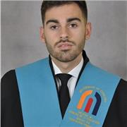 Soy profesor de primaria especializado en educación física, doy clases a todos los cursos desde primero de primaria hasta sexto, incluso primero y segundo de la ESO. Todas las materias