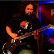 Insegnante di chitarra elettrica con esperienza impartisce lezioni adatte ad ogni livello ed età