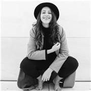Clases de canto y entrenamiento vocal con la técnica vocal IVA en estudio Barcelona