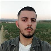 Tengo el nivel B1 de inglés de Cambridge, puedo adaptarme a cualquiera que necesite un nivel de ingles medio-alto, y de cualquier edad. Soy capaz de adaptarme a las necesidades de cualquiera y de su forma de estudio.