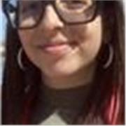 studentessa di comunicazione interculturale, tirocinante in una terza elementare per aiutare ad apprendere l'italiano L2