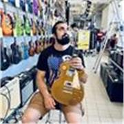Diplomato in chitarra Pop Rock, lezioni di chitarra elettrica ed acustica per principianti e avanzati