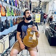 Diplomato in chitarra Pop Rock, lezioni di chitarra elettrica ed acustica per principianti e avanzati