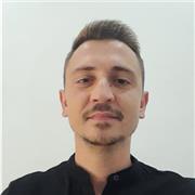 Docente con esperienza offre supporto scolastico personalizzato per studenti di tutte le età.