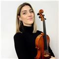 Soy siria, una violinista y violista de grandes sueños, y una apasionada de la enseñanza musical