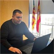 Soy actualmente un estudiante con muchas ganas de enseñar, ya con previa experiencia con alumnos de mi antiguo instituto