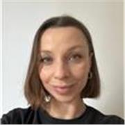 Lezioni online di Hatha Vinyasa e Power Vinyasa, adatte a diversi livelli.
Pratiche dinamiche e consapevoli.