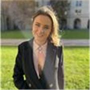 Studentessa laureata in Economia e Management