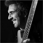 Diplomato impartisce lezioni di chitarra