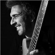 Diplomato impartisce lezioni di chitarra