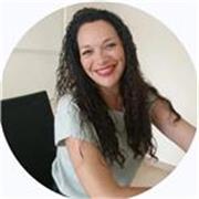 Profesora titulada en Psicología Positiva y Mindfulness, apasionada por acompañar a niños y adultos.