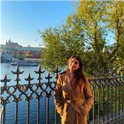 Laureata in inglese propone lezioni di inglese per scuole elementari, medie e liceo. Sia in presenza che online