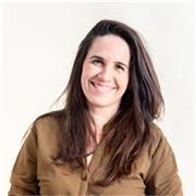 Profesora de diseño, dibujo, arte…Licenciada en Bellas Artes, Master en Diseño gráfico y fotografía digital y Profesorado