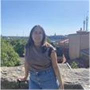 Profesora de inglés titulada con 3 años de experiencia.