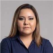 Soy Mercadóloga y Diseñadora Senior desde hace 8 años. He trabajado y dirigido equipos por más de 5 años.