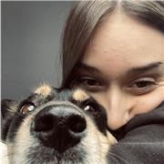 Estudiante de bellas artes en la Upv de Bilbao. Quieres fomentar la creatividad de tus peques?? Imparto clases de arte, dibujo, pintura y actividades varias orientadas a la creatividad y creación artística