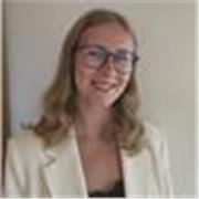 Englisch-Tutorin, die motiviert, unterstützt und verständlich erklärt