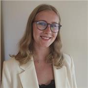 Englisch-Tutorin, die motiviert, unterstützt und verständlich erklärt