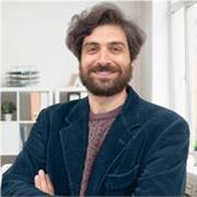 Docente di ruolo abilitato in geografia ed economia aziendale, impartisce lezioni di Geografia generale ed economica a studenti della scuola secondaria (medie e superiori) e a studenti universitari