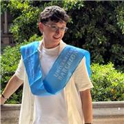 Profesor de educación primaria con inglés nativo y experiencia de casi un año, con disponibilidad online.