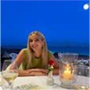 I would describe myself as perseverant and my lessons are aimed at anyone in need of business, economics, and languages classes. 