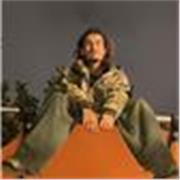 Bonjours, je m'appelle Daniel et je serai ravi d'être votre nouveau professeur de piano. 