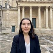 Actuellement étudiante en Master de droit à la Sorbonne, j'ai obtenu mon brevet des collèges, ainsi que mon BAC avec une mention très bien. Je peux donner des cours généraux de niveau primaire ou collège, et possiblement me déplacer à Paris