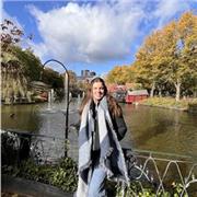 Estudiante universitaria de bellas artes con ganas de enseñar pintura o dibujo a cualquier edad