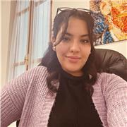 Offro lezioni private a bambini delle scuole elementari e medie e ai ragazzi delle scuole superiori.