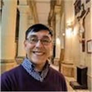 Maestro de Español para dar clases en línea a estudiantes de diferentes niveles académicos