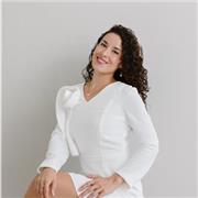 Fotógrafa artística, especializada en dirigir modelos, con más de 10 años de experiencia en moda, ballet, desnudos y retratos.
