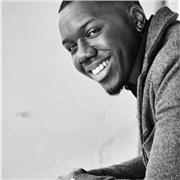 Coach sportif à domicile ou en extérieur donne des cours de remise en forme, remise à niveau ou autre pour tous