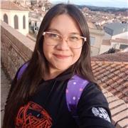 Profesora de sociales con conocimientos sobre la sociedad y los diferentes procesos históricos y filosóficos que ha atravesado