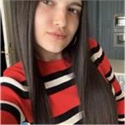 Estudiante cuarto de carrera de enfermería a estudiantes de primaria