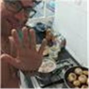 Salve mi chiamo Luca Tarantino insegnante di spagnolo . Aspetto giovanile,classe 75, lessico scandito, paziente e volenteroso. 
Cordialmente saluto