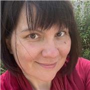 Insegnante in ambito artistico, fumetto e animazione, crea corsi creativi su misura per lo studente, in base alle sue esigenze