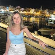 Maestra titulada con más de 9 años de experiencia en apoyo para alumnado de Educación Primaria y Secundaria.