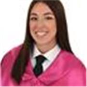 Profesora imparte clases de todas las asignaturas a niños de todas las edades