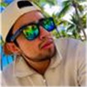 Maestro de inglés con experiencia dando clases a niños de primaria en escuela pública