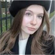 Studentessa universitaria di lingue e letterature moderne per studenti delle medie e liceo