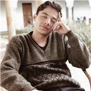 Licenciado en artes imparte clases de creación literaria, artes plásticas y visuales y expresión corporal