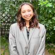 Jeune animatrice socio-culturelle qui cherche à transmettre ses savoirs dans un cadre d'écoute et de bienveillance