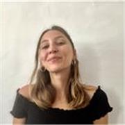 Ciao! Mi chiamo Bianca e sono una tutor un po’ speciale: amo unire scienze, cervello e filosofia!