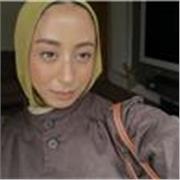 Naive English tutor offering private online lessons to students in Bradford.