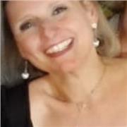 Laureata in lingue e letterature straniere impartisce lezioni a tutti i livelli e per ogni esigenza